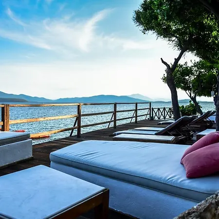 Melies- Seaside Boutique