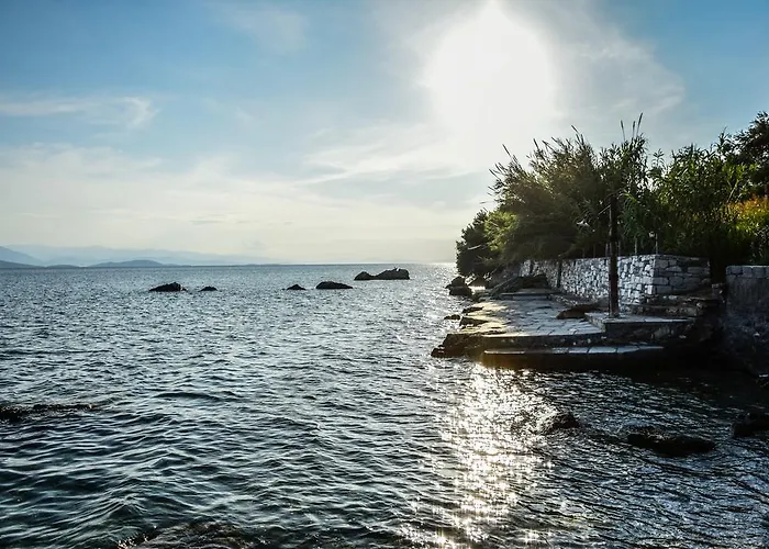 Melies- Seaside Boutique Chorto