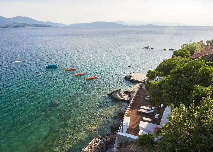 Melies- Seaside Boutique Chorto