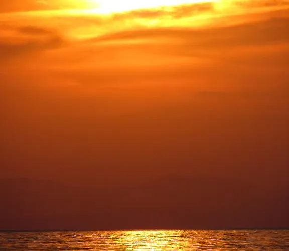 Melies- Seaside Boutique Chorto