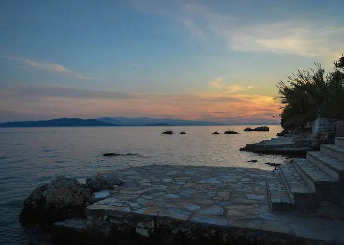 Melies- Seaside Boutique Chorto