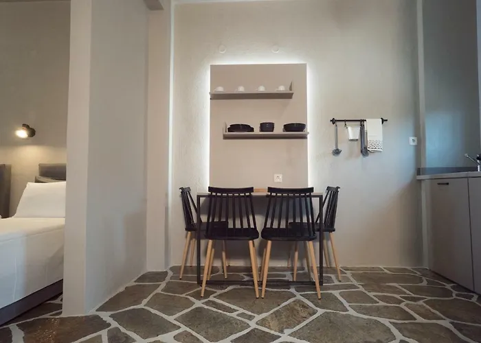 Melies- Seaside Boutique Chorto