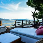 Melies- Seaside Boutique