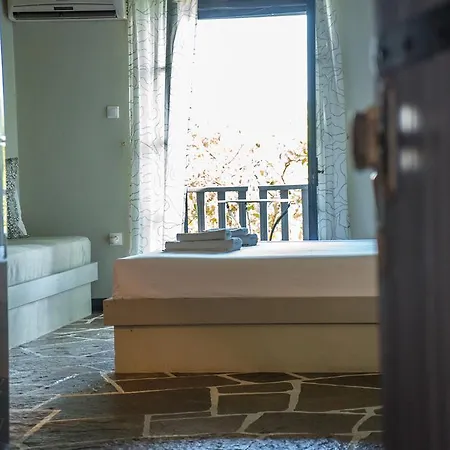 Melies- Seaside Boutique