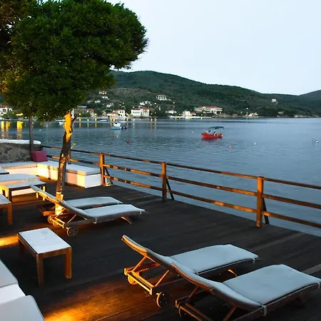 Melies- Seaside Boutique Chorto