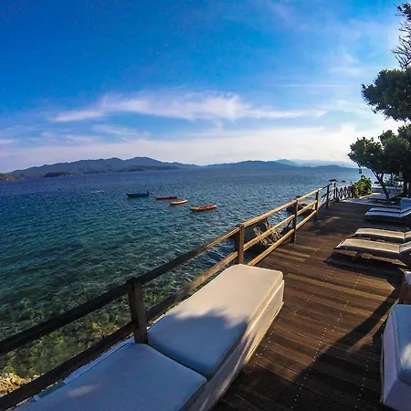 Melies- Seaside Boutique