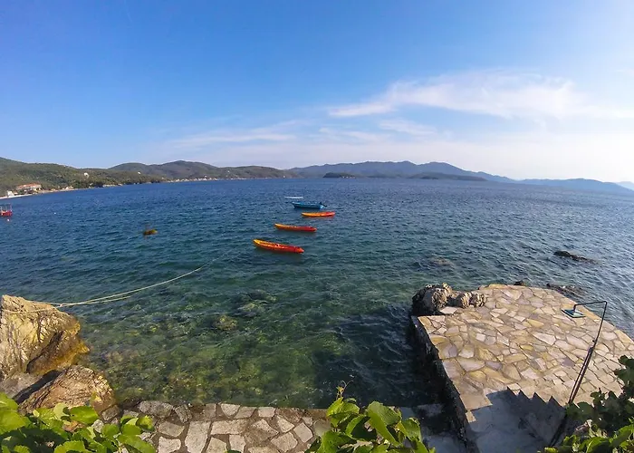 Melies- Seaside Boutique